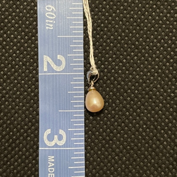 NWT Pearl Pendant - Picture 4 of 5